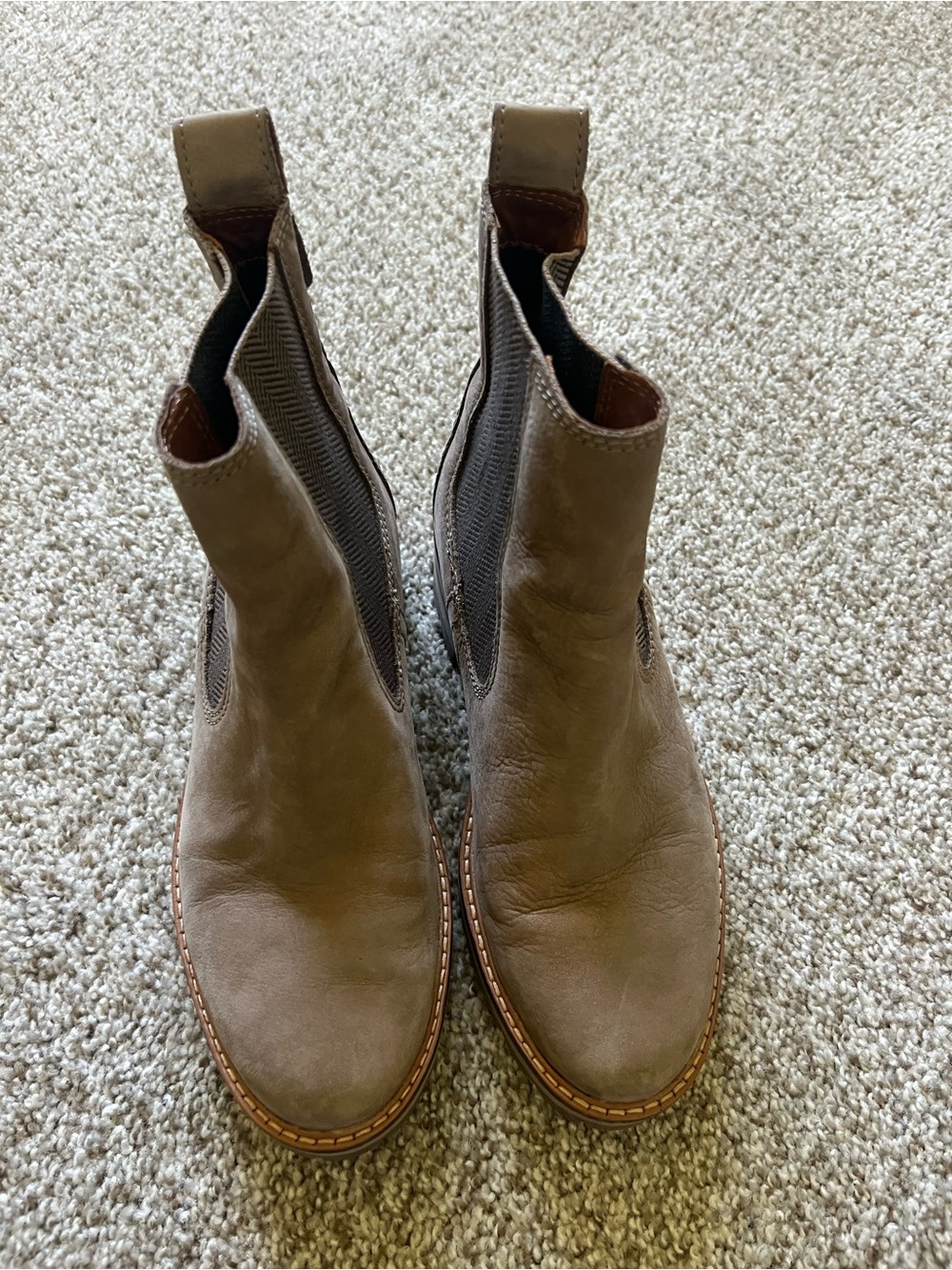 Timberland Women's Taupe Leather Chelsea Lug Boots - Picture 2 of 5